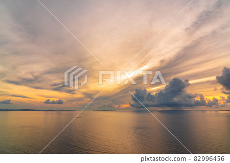 Sea of dawn 82996456