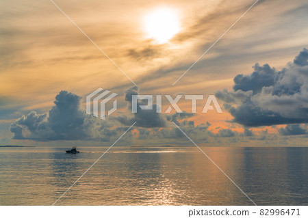 Sea of dawn 82996471