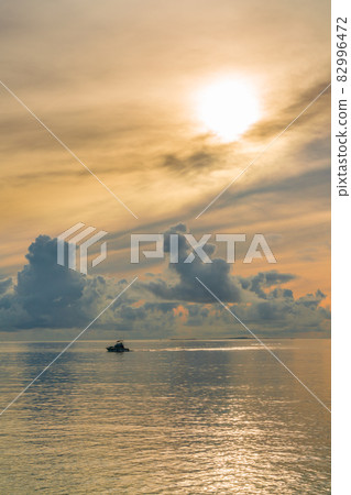 Sea of dawn 82996472