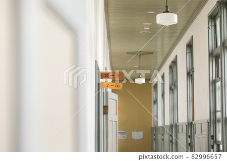 懷舊學校走廊風景懷舊校舍 懷舊學校走廊風景懷舊校舍 82996657