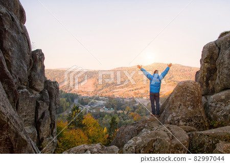 man traveler man traveler 82997044