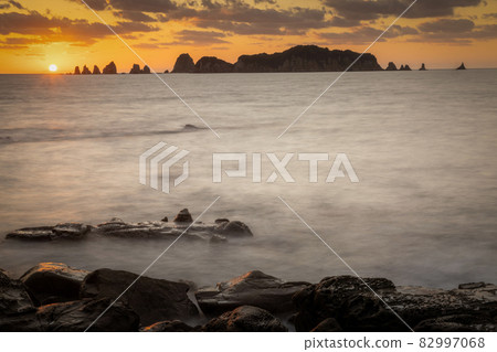 Nichinan Izakibana Park Campsite Shimoiwaba 上升到超暴露的白色海面和日向灘的七塊岩石 Nichinan Izakibana Park Campsite Shimoiwaba 上升到超暴露的白色海面和日向灘的七塊岩石 82997068