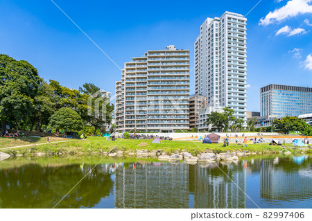 [Tokyo] Cityscape of Futakotamagawa seen from Setagaya Ward Hyogojima Park 82997406
