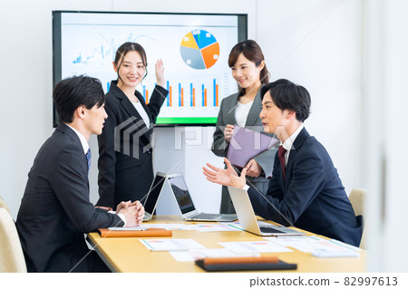 Meeting team business businessman office 82997613