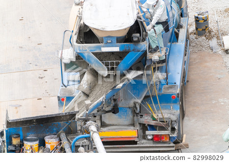 混凝土攪拌車、混凝土泵車、地基工程、施工 82998029