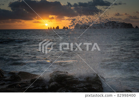 Nichinan City Izakibana Park Campsite The rising sun and the splashing waves from the lower rocks to the seven rocks of Hyuga Nada Nichinan City Izakibana Park Campsite The rising sun and the splashing waves from the lower rocks to the seven rocks of Hyuga Nada 82998400