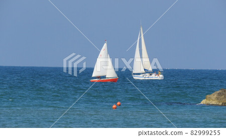 Boats in the sea 82999255