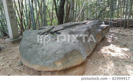 Sakafuneishi Ruins, a mysterious stone structure called Sakafuneishi in Asuka Village, Nara Prefecture, may be a Zoroastrian temple 82999917