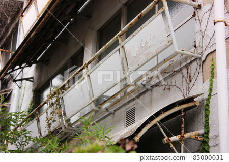 Abandoned apartment with no people to live in (8) Abandoned apartment with no people to live in (8) 83000031