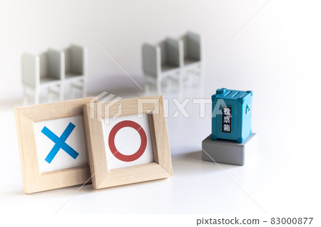 Miniature ballot box and voting table 83000877