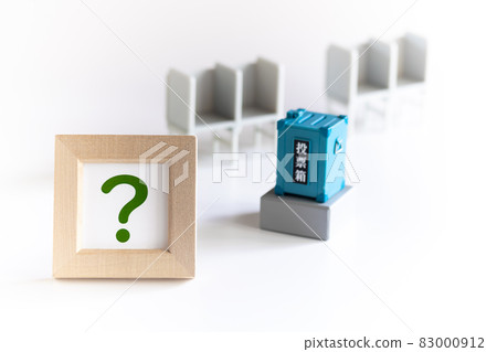 Miniature ballot box and voting table 83000912