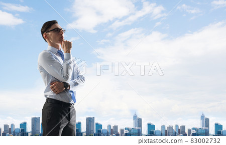 Concept of business success and control with confident boss against cityscape background 83002732