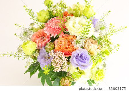 Flower arrangement from a bird's-eye view Flower arrangement from a bird's-eye view 83003175