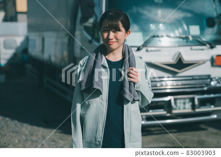 女卡車司機 83003903