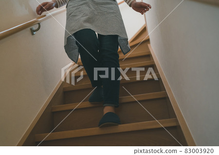 樓梯和家庭主婦 83003920