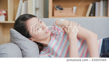 woman aches all over 83005484