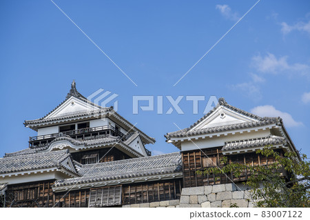 在藍天的松山城堡 在藍天的松山城堡 83007122