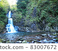 White cliff waterfall 83007672