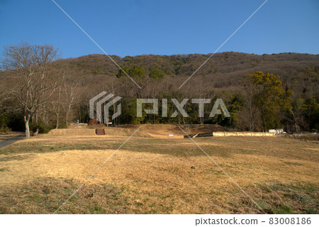 國家指定古蹟 岡山縣岡山市中區正田廢棄寺院遺址和初春藍天 83008186