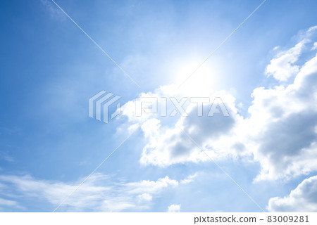 Summer sky and sun Yokohama 83009281