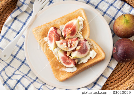 Fig toast Fig toast 83010099
