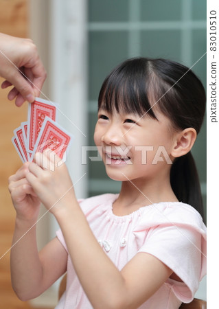 Girl playing cards to maid 83010510