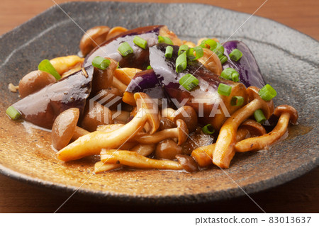 黃油和醬油炒茄子 黃油和醬油炒茄子 83013637