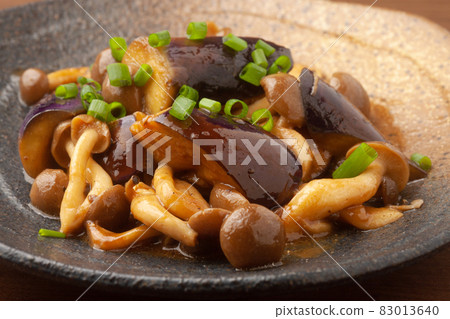 Stir-fried eggplant with butter and soy sauce 83013640