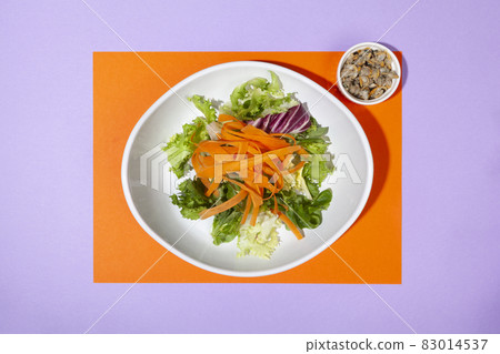 top view salad plate and cockles 83014537