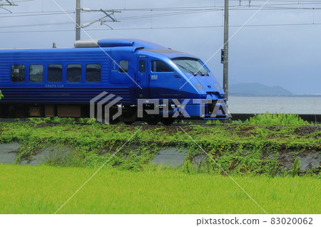 883 series "Sonic" express train running through the Nippo Main Line on a cloudy day _ Photo taken on August 9, 2021 83020062