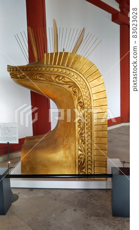 Shibi at the top of the roof of Daigokuden in the first Daigokuden, which was restored in the center of the northern end of the Heijo Palace ruins. Shibi at the top of the roof of Daigokuden in the first Daigokuden, which was restored in the center of the northern end of the Heijo Palace ruins. 83023028