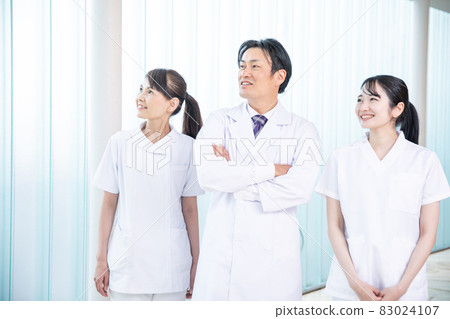 Medical staff in the hospital (3 people) Medical staff in the hospital (3 people) 83024107