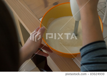 Whisk cream with a hand blender Whisk cream with a hand blender 83024930