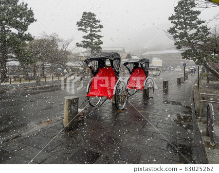 大雪的京都嵐山風景 大雪的京都嵐山風景 83025262