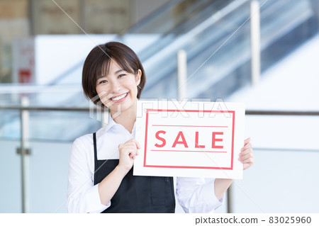 Woman informing SALE Woman informing SALE 83025960