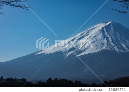 Mt. Fuji scenery from Lake Yamanaka Mt. Fuji scenery from Lake Yamanaka 83026731
