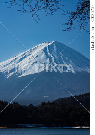 Mt. Fuji scenery from Lake Yamanaka Mt. Fuji scenery from Lake Yamanaka 83026732