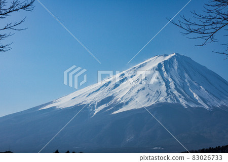 Mt. Fuji scenery from Lake Yamanaka Mt. Fuji scenery from Lake Yamanaka 83026733