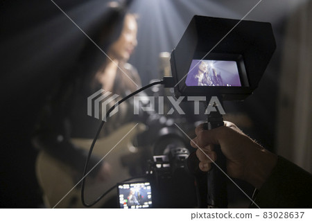 Musician shooting gimbal 83028637
