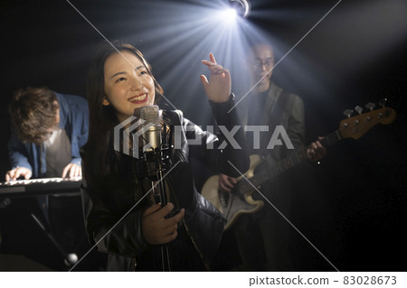 樂團現場表演 83028673