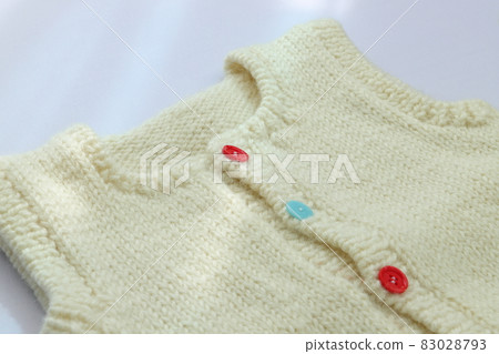 Hand-knitted sweater for babies Hand-knitted sweater for babies 83028793