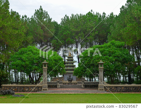 Thien Mu Pagoda in Hue, Vietnam 83029567