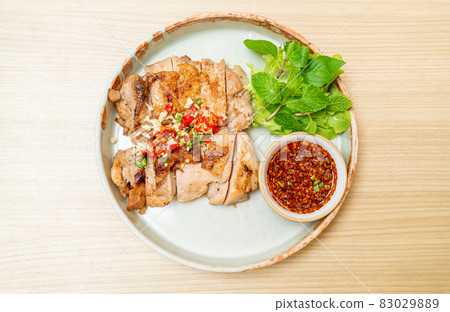 savoury grilled chicken with chilli and garlic 83029889
