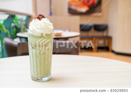 matcha green tea latte blended with whipped cream and red bean matcha green tea latte blended with whipped cream and red bean 83029893