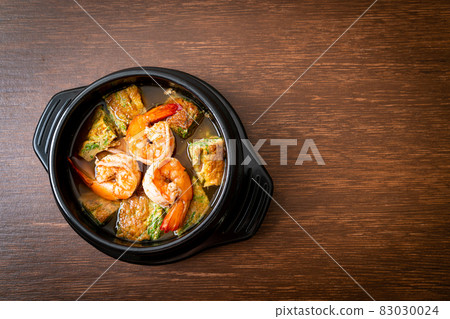 Sour soup made of Tamarind Paste with Shrimps and Vegetable Omelet 83030024