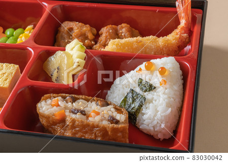 (inari sushi) sushi rice wrapped in dried tofu with fried shrimp and fried chicken in bento set (inari sushi) sushi rice wrapped in dried tofu with fried shrimp and fried chicken in bento set 83030042