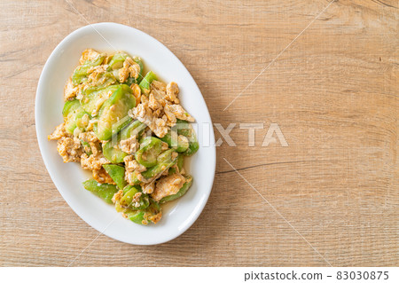 Stir Fried Angled Gourd with Egg 83030875