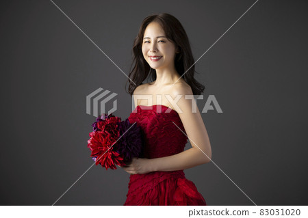 穿紅裙子的女人 穿紅裙子的女人 83031020