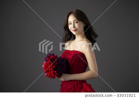 穿紅裙子的女人 穿紅裙子的女人 83031021