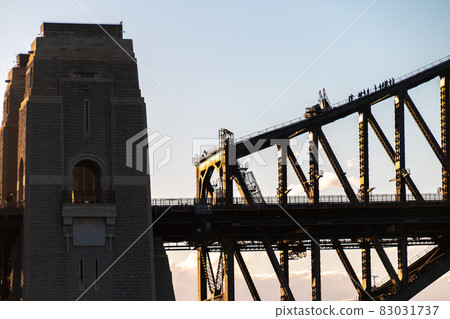 圖庫照片: 悉尼晚間海港大橋和爬橋 圖庫照片: 悉尼晚間海港大橋和爬橋 83031737